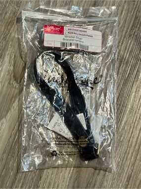 thirty-one Navy Smooth Pebble Wristlet Strap